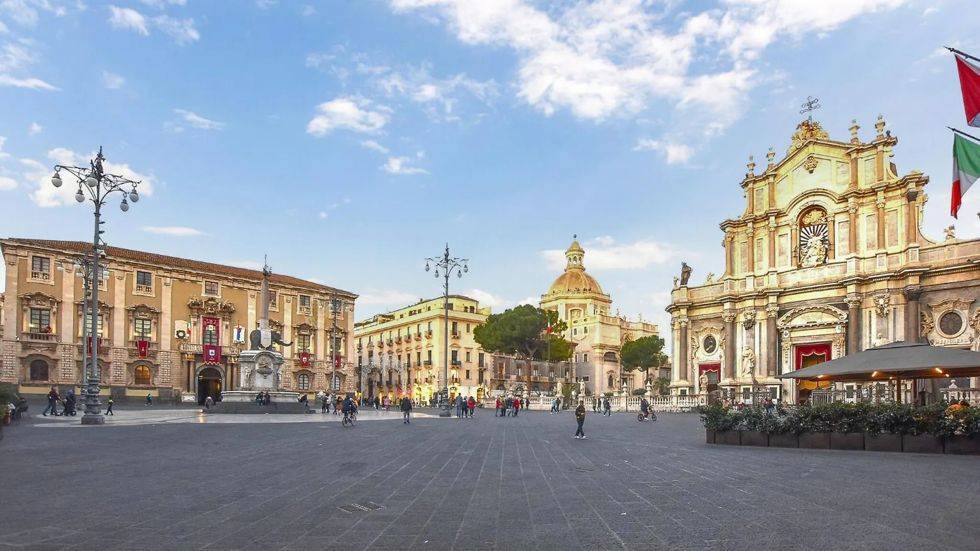 3 Bedroom Stunning Apartment In Catania